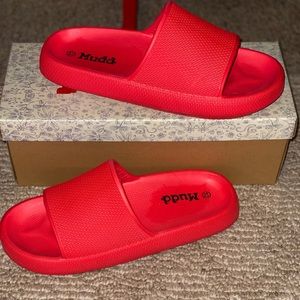 Womens Mudd Slides Size 10